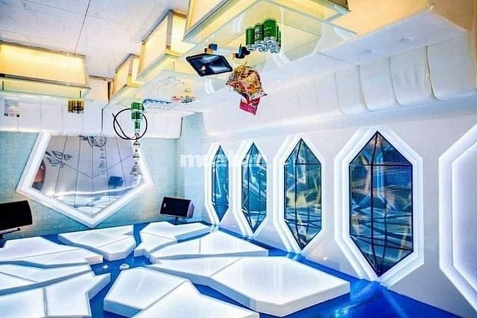 Tuyển 10 Nữ Phục Vụ Lương Cao ( Bao Ăn Ở )