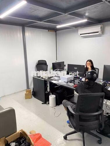 Tuyển Nhân Viên Đóng Gói +Làm Sản Phẩm Đèn Xe Máy
