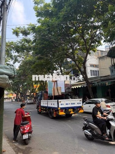 Cần Thợ  hoặc Phụ đào tạo Thi Công Hồ Cá công Nghệ