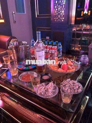 Tuyển nhân viên phục vụ(5 nam)
