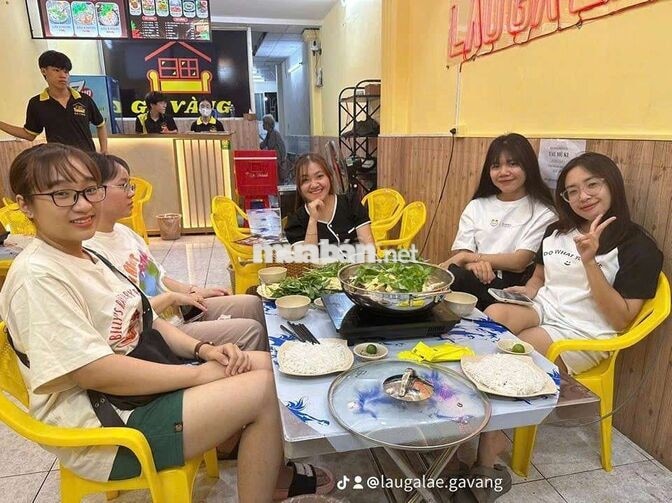 Tuyển phục vụ ca chiều tại quận 10