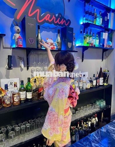 Tuyển dụng nhân viên phục vụ nữ