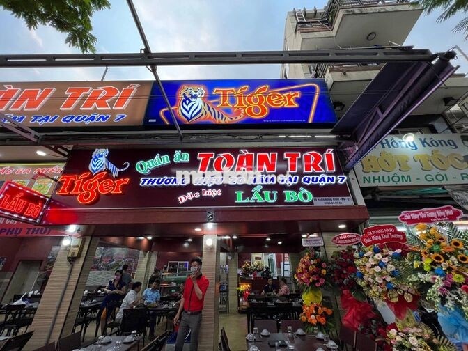 TUYỂN NAM NỮ PHỤC VỤ QUÁN TOÀN TRÍ