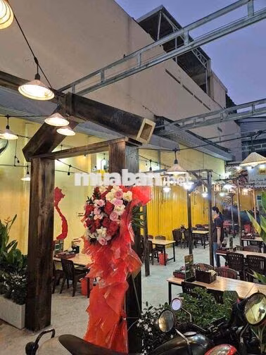 cần tuyển nhân viên phục vụ 17h đến 23h