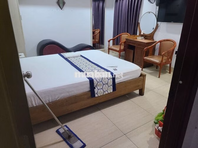  Khách sạn tuyển tạp vụ buồng phòng 