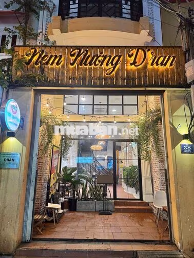 Tuyển nhân viên phục vụ
