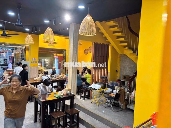 *** nhân viên phụ quán