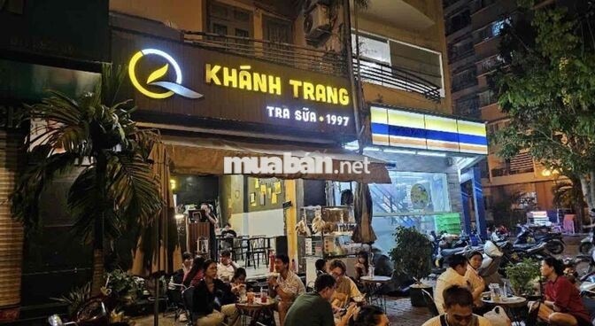 Tuyển nhân viên phục vụ quán trà sữa
