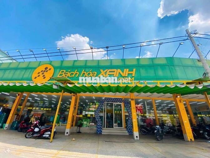 NHÂN VIÊN THU NGÂN VÀ KHO TRƯNG BÀY