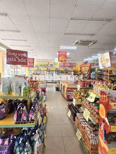 NHÂN VIÊN THU NGÂN VÀ KHO TRƯNG BÀY
