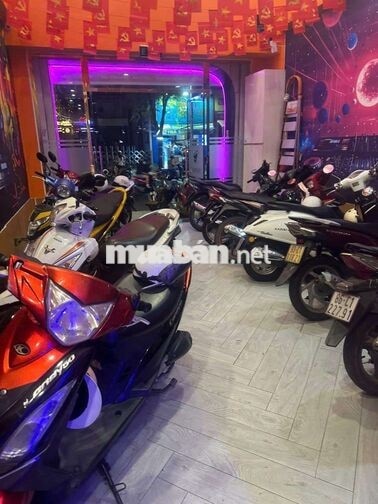 tuyển 1 vị trí trông xe và 1 nhân viên quầy