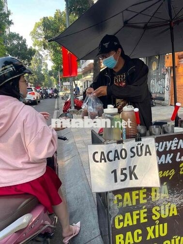 Pha chế tại quầy cà phê mang đi Q1 Q3