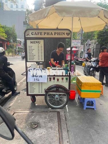 Pha chế tại quầy cà phê mang đi Q1 Q3