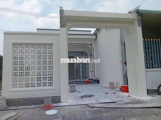Cần Tuyển người trông coi giám sát công trình.