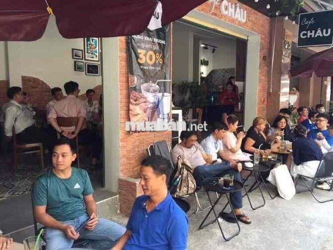 Tuyển 4 bạn phục vụ quán không cần kinh nghiệm