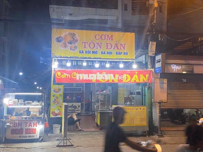 Tuyển Phụ Bán Cơm Gà Tôn Đản Q4