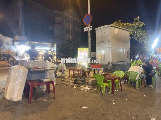 Cần Nam,Nữ phụ quán Cơm Tấm