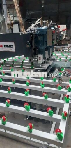 TUYỂN PHỤ XE TẢI 1.25T VÀ CÔNG NHÂN LÀM KÍNH