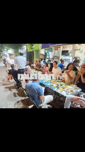 QUÁN NHẬU TÁM NGÓI CẦN TUYỂN PHỤC VỤ