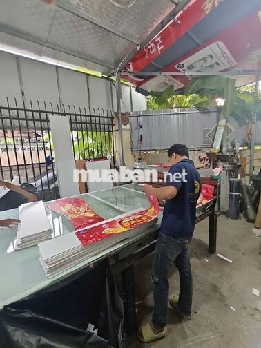 Cần tuyển thợ phụ quảng cáo