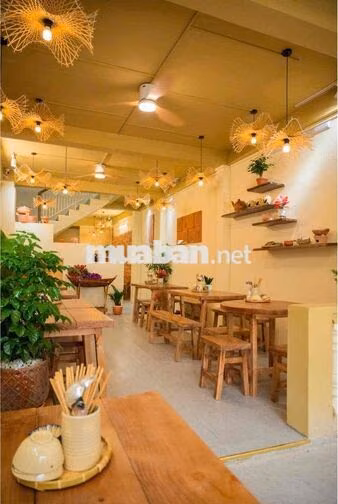 Cần Tuyển Nhân Viên Phục Vụ Tiệm Cơm Phú Nhuận