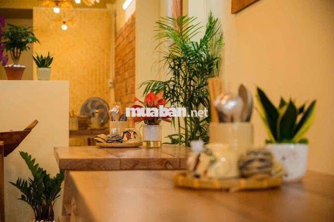 Cần Tuyển Nhân Viên Phục Vụ Tiệm Cơm Phú Nhuận