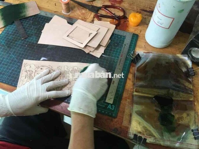 Tuyển nữ thợ phụ xưởng quà tặng thủ công