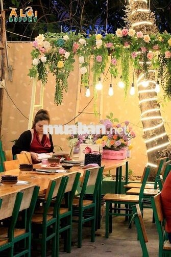 *** phuc vụ và lễ tân vào làm luôn