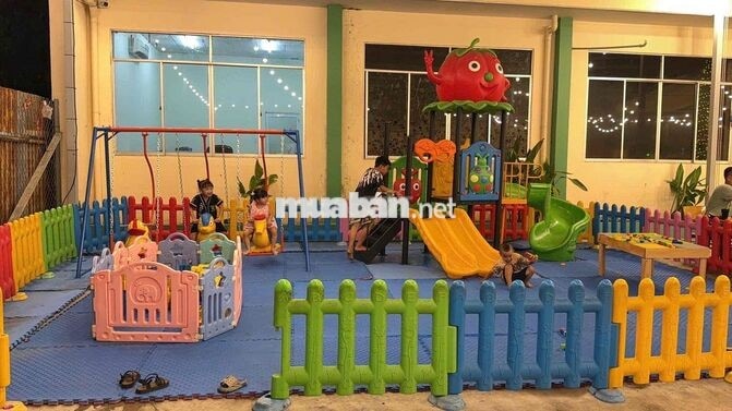 *** phuc vụ và lễ tân vào làm luôn