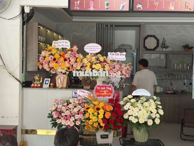 quán cà phê mới mở cần tuyển đồng đội