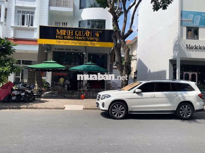 cần tuyển 5 phục vụ quán hủ tiếu nam vang