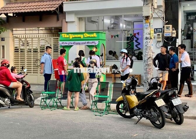 Trà Sữa Tuyển Nhanh Nhân Viên