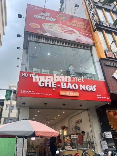 NHÂN VIÊN PHỤC VỤ QUẬN 10