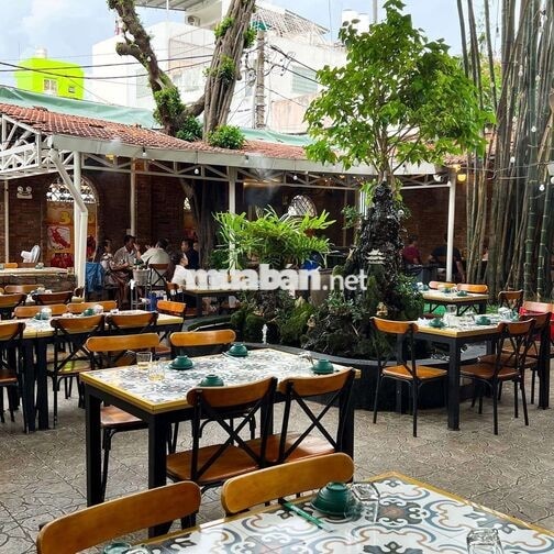 TUYỂN PHỤC VỤ NHÀ HÀNG SÂN VƯỜN