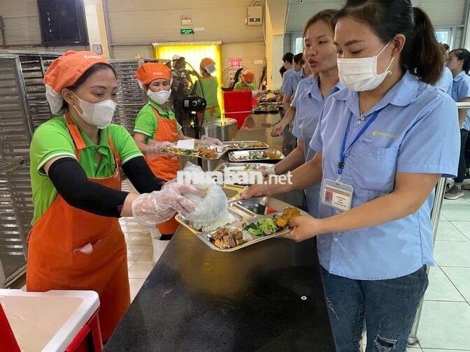 CẦN NGƯỜI LÀM CHIA SUẤT ĂN, NGHỈ T7CN, LÀM LIỀN