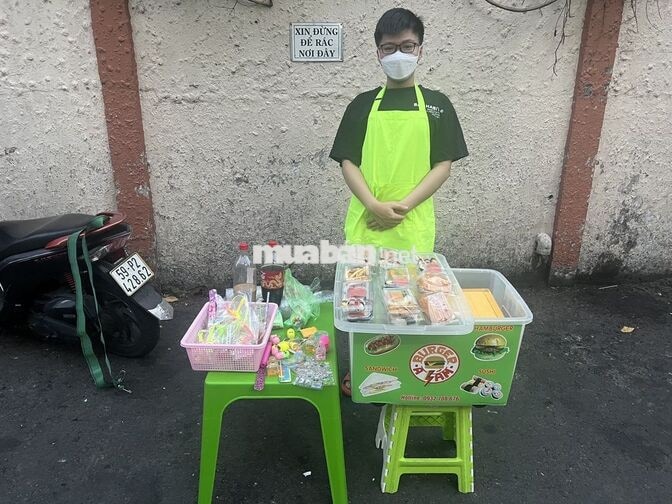 Kiếm bạn phụ bán cơm nắm buổi sáng trường học