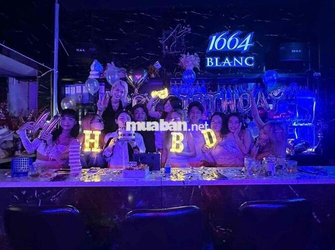 *** PHỤC VỤ NỮ QUẦY BAR PHỎNG VẤN LÀM NGAY