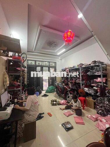 TUYỂN NHÂN VIÊN PHỤ KHO ĐÓNG GÓI QUẦN ÁO QUẬN 12