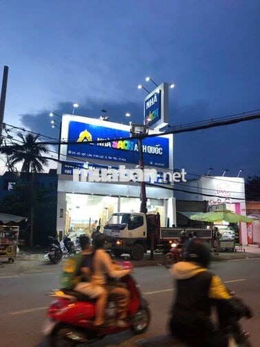TUYỂN 1 NAM COI XE  - BẢO VỆ NHÀ SÁCH