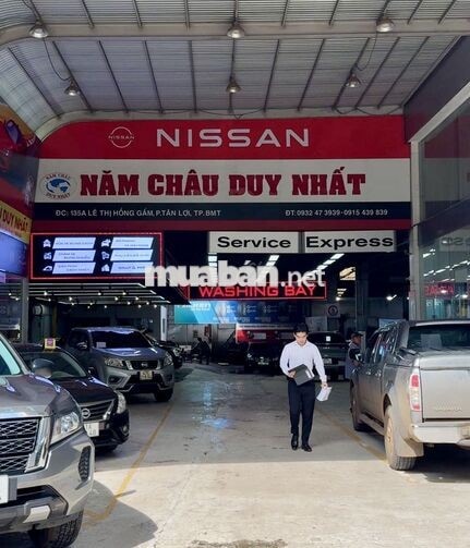 Kỹ thuật viên sửa chữa ô tô