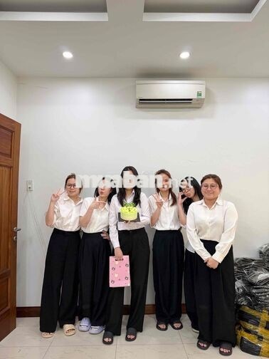 NHÂN VIÊN LIVESTREAM Q8