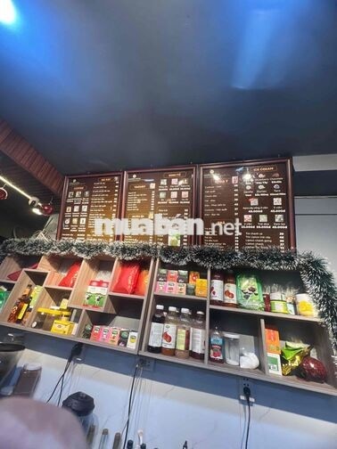 phục vụ quán cà phê sịn sọn