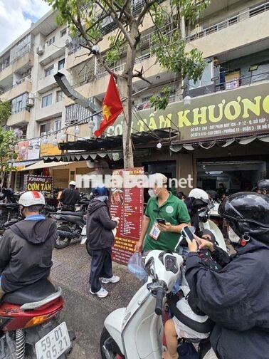 PHỤC VỤ/ BƯNG MÓN/ NƯỚNG SƯỜN/ NẤU CƠM..