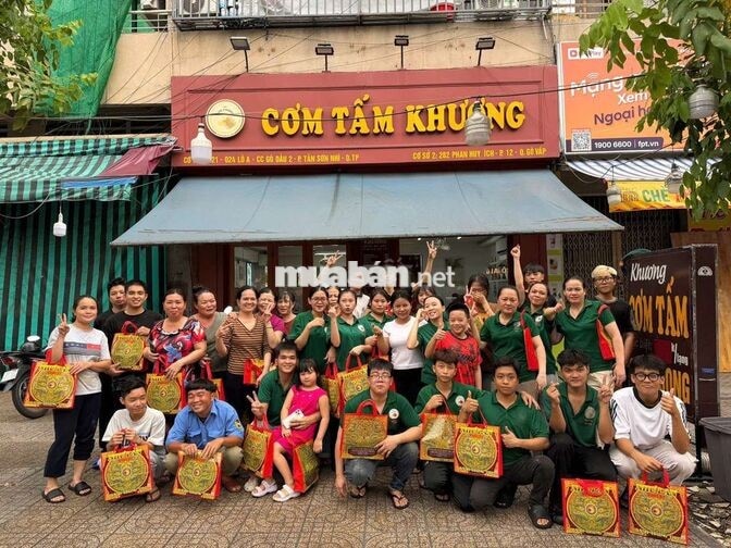 PHỤC VỤ/ BƯNG MÓN/ NƯỚNG SƯỜN/ NẤU CƠM..