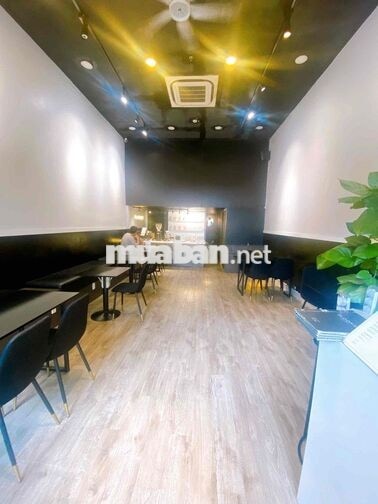 De Cake Room cần tuyển nhân viên tiệm cà phê bánh!