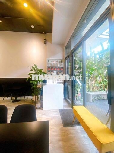 De Cake Room cần tuyển nhân viên tiệm cà phê bánh!
