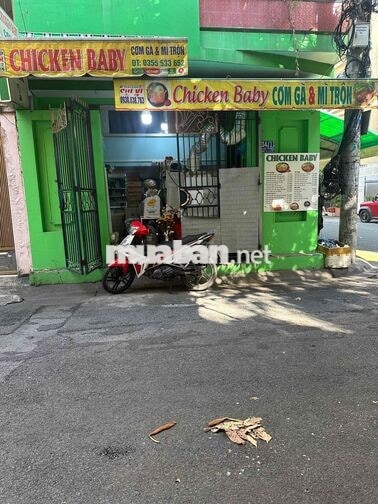 phụ bếp nam bán hàng qua các app