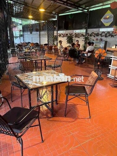 NHÂN VIÊN PHỤC VỤ COFFEE