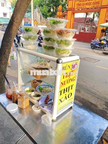 Tuyển nhân viên nữ phụ bán quán cơm tấm