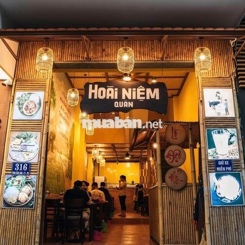 NHÂN VIÊN PHỤC VỤ - BÚN ĐẬU - HOÀI NIỆM QUÁN